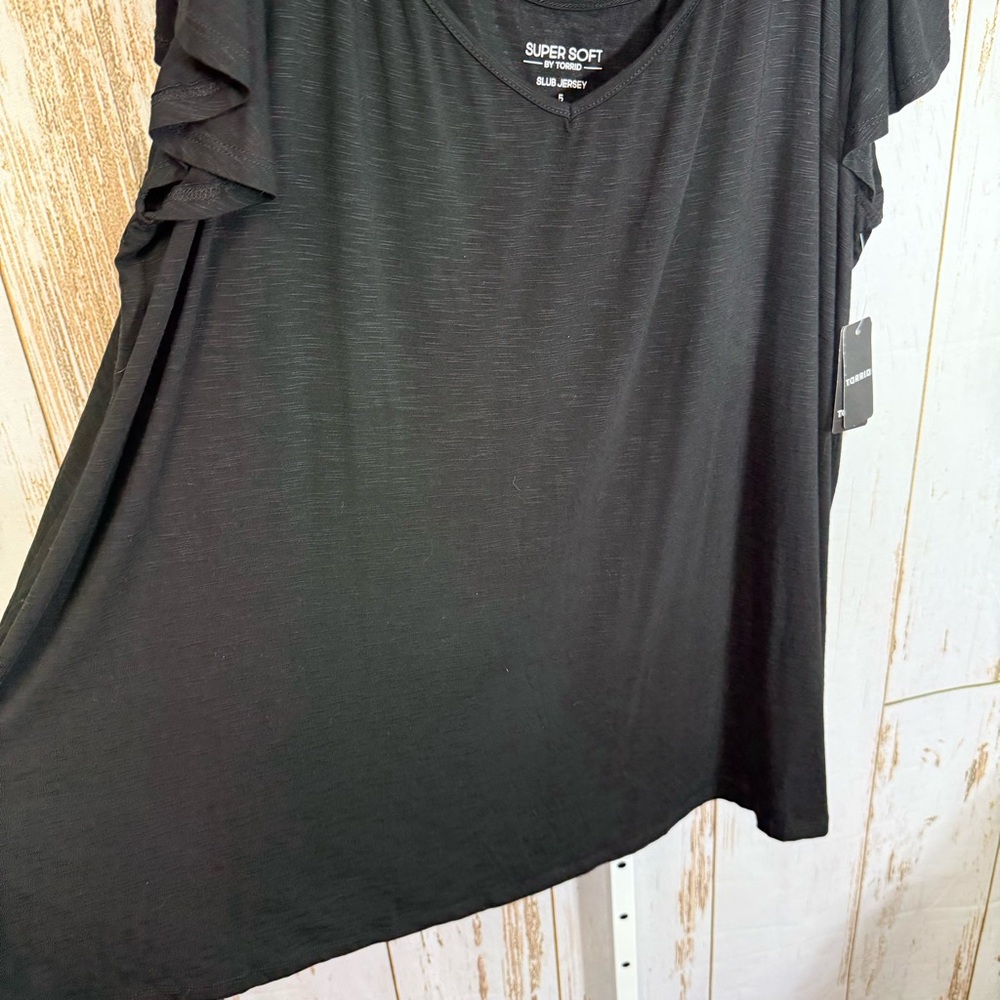 NWT, Torrid Black Blouse with White Stitching Ruffle Sleeves. Size 5X Super Soft - Picture 6 of 6
